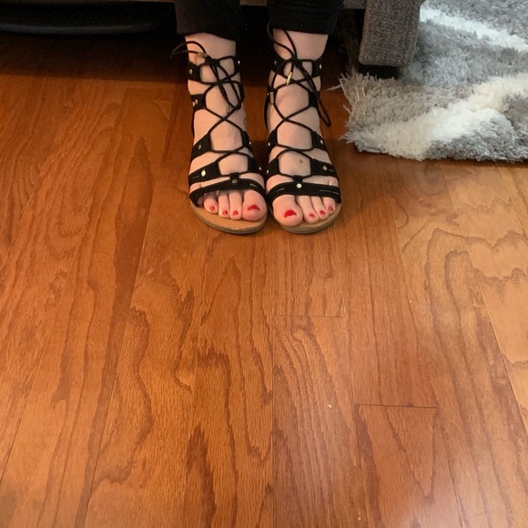 Tie up sandals - Picture 1 of 4